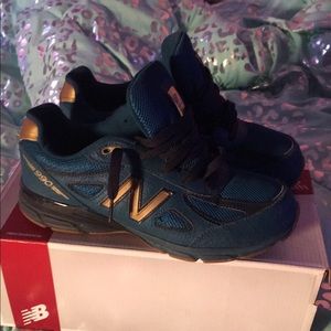 New balance 990 v4
